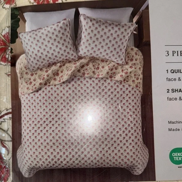 Cream and Red Vintage-Inspired Floral Quilt - Picture 6 of 10